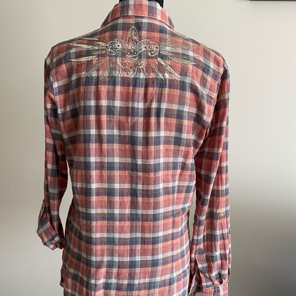 Beautiful Shirt with Designs - Picture 12 of 14